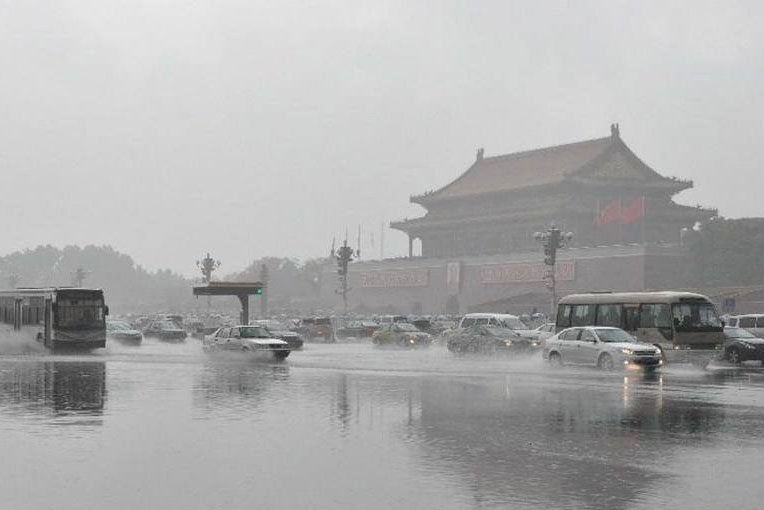 1532334108894850.jpg 天安門暴雨.jpg